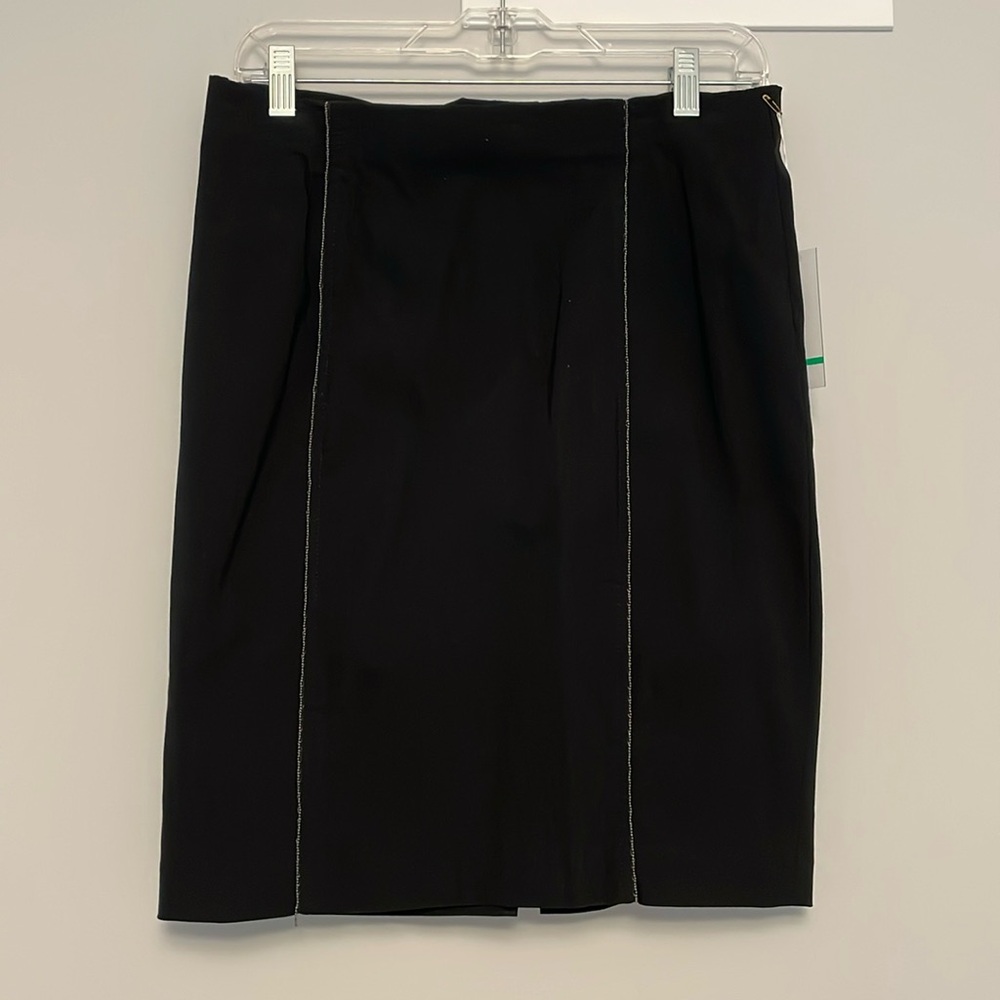 Insight Size 8 Skirt NWT with small zipper details down front